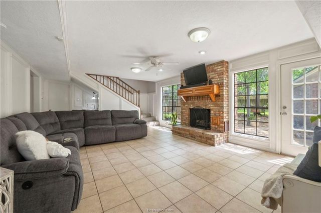8711 Bent Tree Drive, College Station, TX 77845