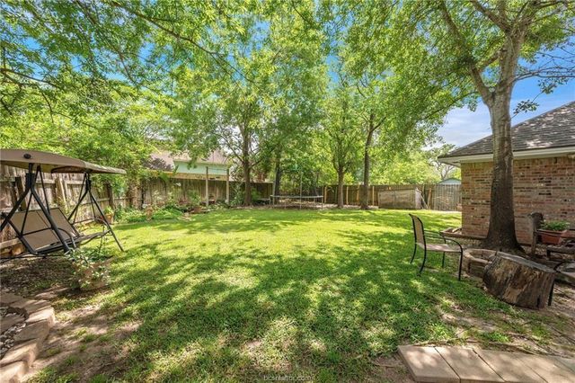 8711 Bent Tree Drive, College Station, TX 77845