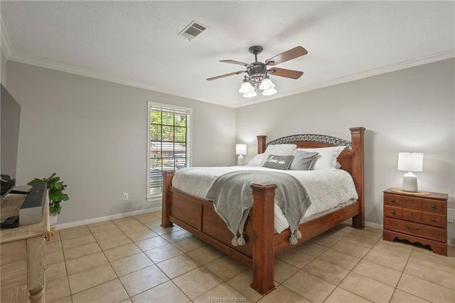 8711 Bent Tree Drive, College Station, TX 77845