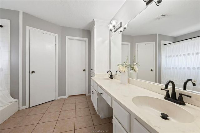 8711 Bent Tree Drive, College Station, TX 77845
