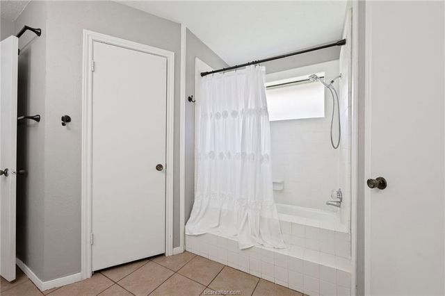 8711 Bent Tree Drive, College Station, TX 77845