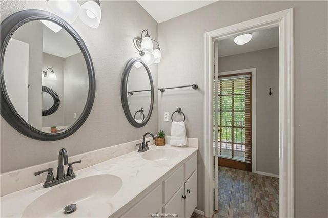 8711 Bent Tree Drive, College Station, TX 77845