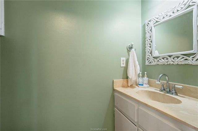 8711 Bent Tree Drive, College Station, TX 77845