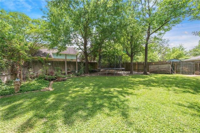 8711 Bent Tree Drive, College Station, TX 77845