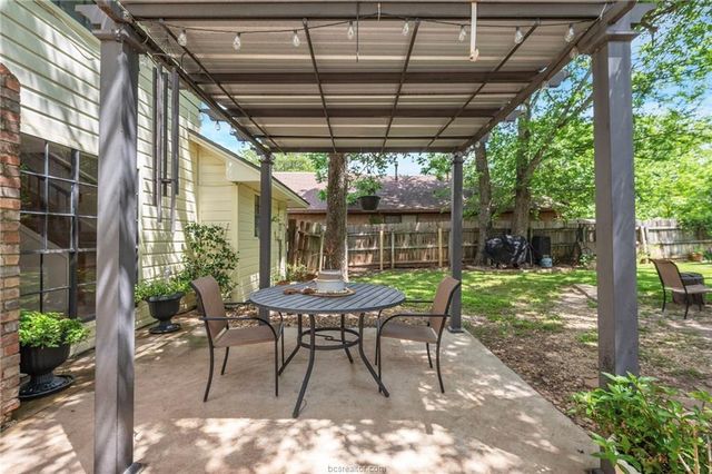 8711 Bent Tree Drive, College Station, TX 77845