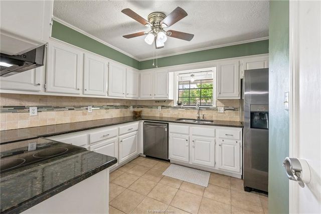 8711 Bent Tree Drive, College Station, TX 77845