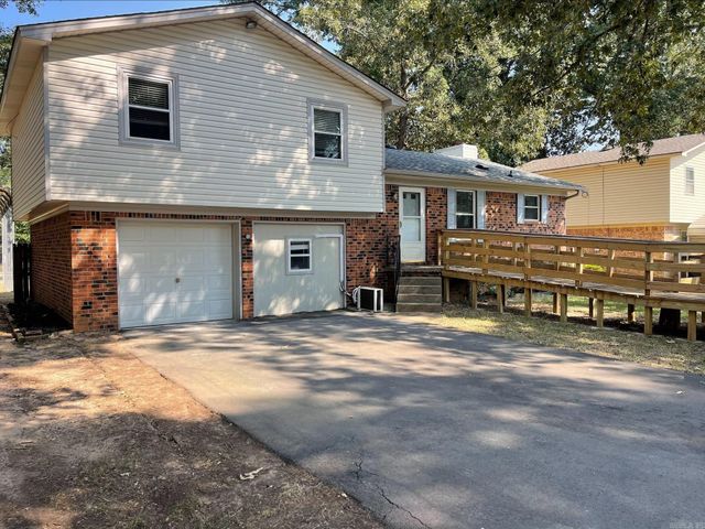 3905 Sioux Trl, Jacksonville, AR 72076