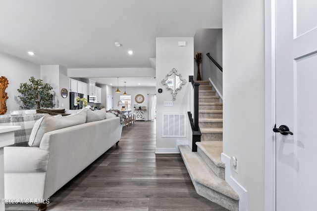 62 American Way, Cliffwood, NJ 07721