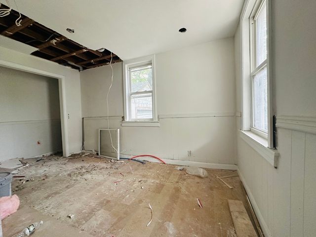 28 Angell St, Mansfield, MA 02048