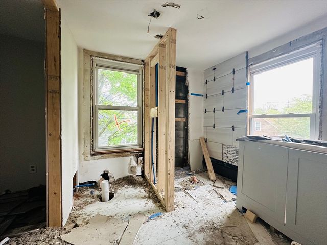 28 Angell St, Mansfield, MA 02048