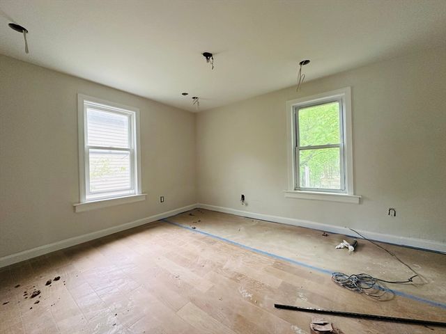 28 Angell St, Mansfield, MA 02048