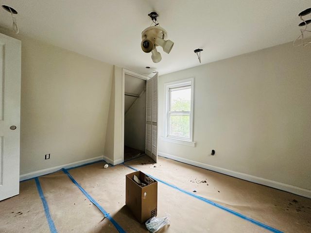 28 Angell St, Mansfield, MA 02048