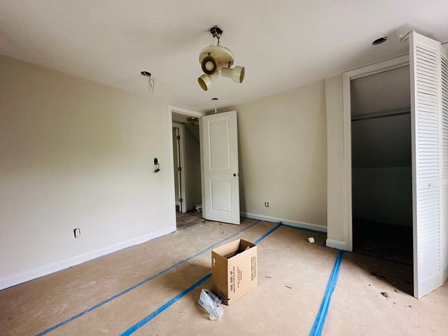 28 Angell St, Mansfield, MA 02048