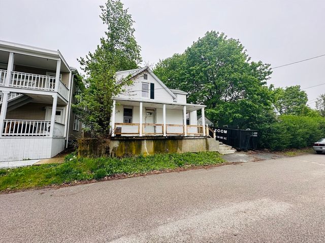 28 Angell St, Mansfield, MA 02048