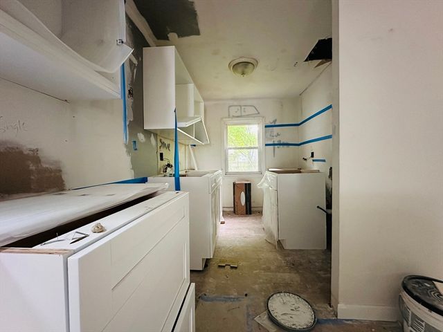 28 Angell St, Mansfield, MA 02048