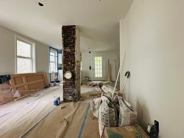 28 Angell St, Mansfield, MA 02048