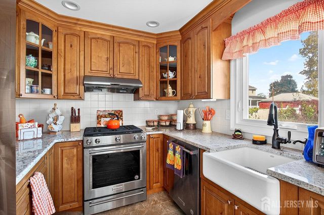 6 Elmwood Avenue, Carteret, NJ 07008