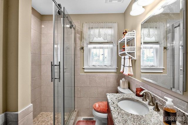 6 Elmwood Avenue, Carteret, NJ 07008