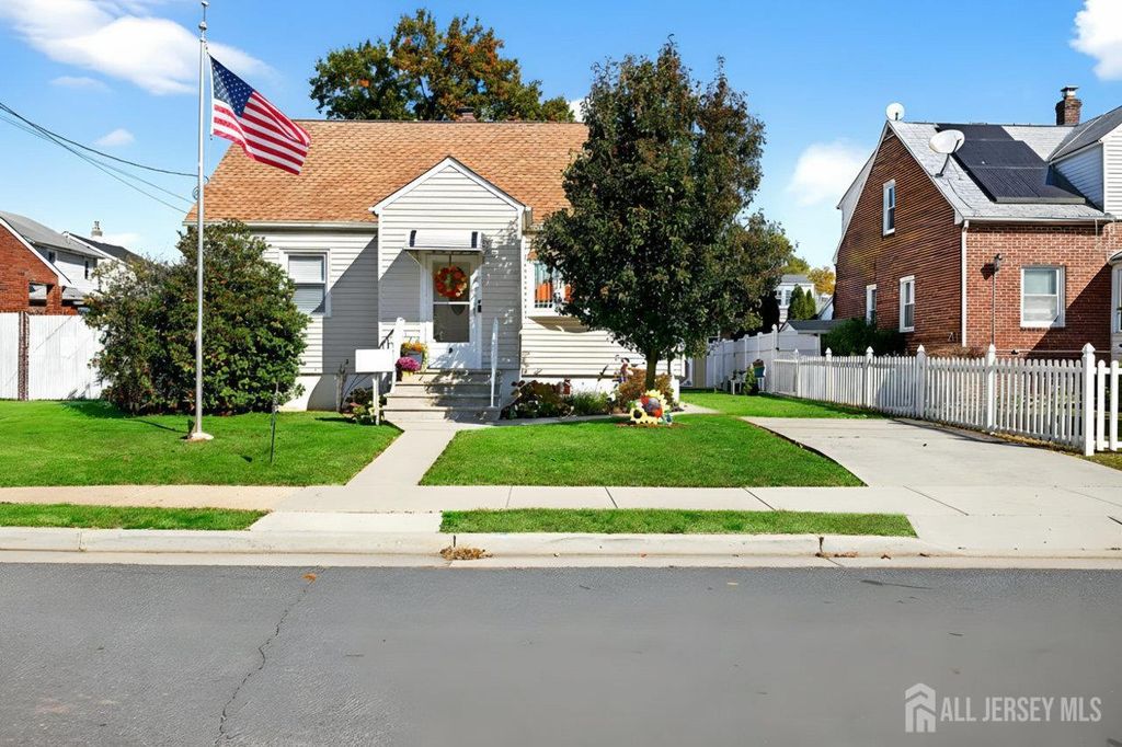 6 Elmwood Avenue, Carteret, NJ 07008