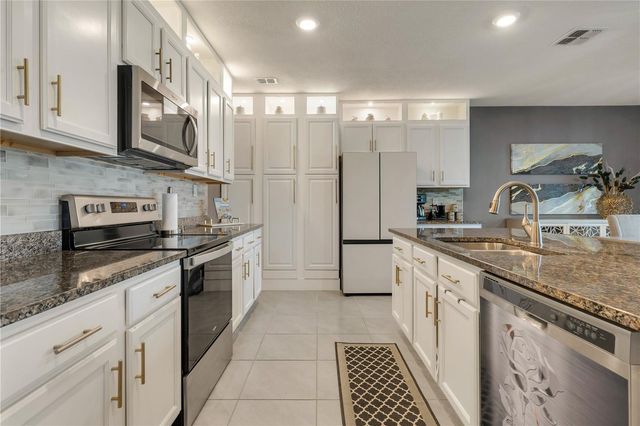 2874 TURNSTONE RUN, Harmony, FL 34773