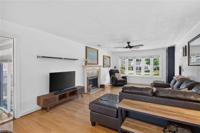 917 Baillio DR, Virginia Beach, VA 23454