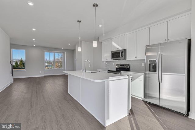 13 OASIS AVE, Ranson, WV 25438