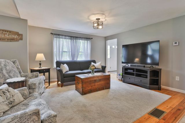 713 Raymond Road, Chester, NH 03036