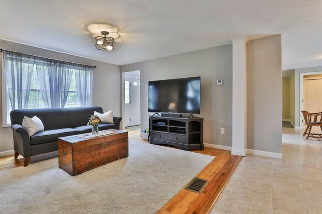 713 Raymond Road, Chester, NH 03036