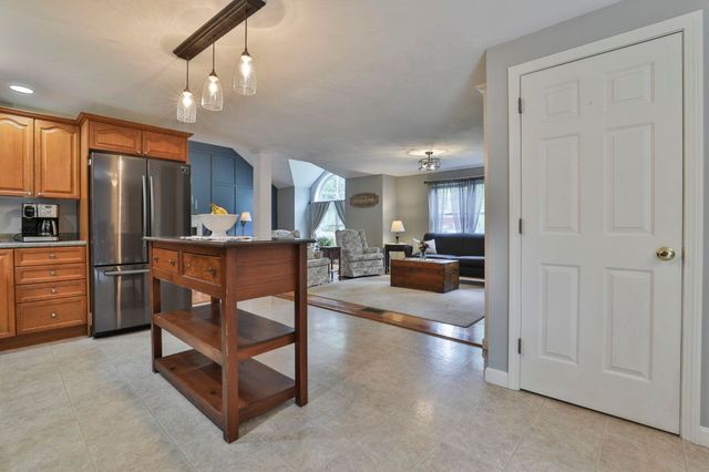 713 Raymond Road, Chester, NH 03036