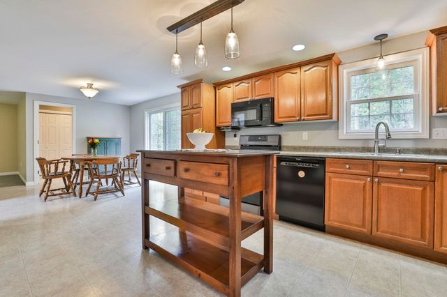 713 Raymond Road, Chester, NH 03036