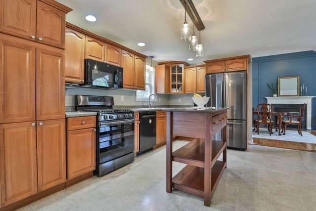 713 Raymond Road, Chester, NH 03036