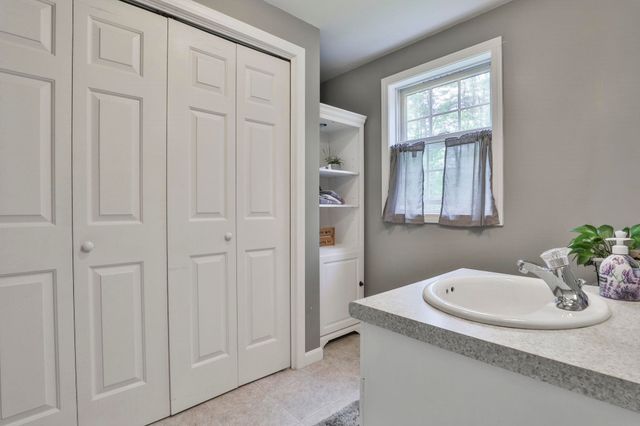 713 Raymond Road, Chester, NH 03036