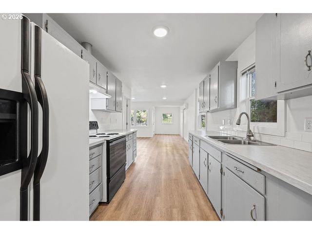 140 HANSEN Ln, Eugene, OR 97404