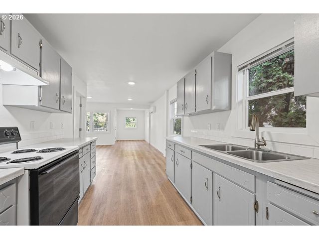 140 HANSEN Ln, Eugene, OR 97404