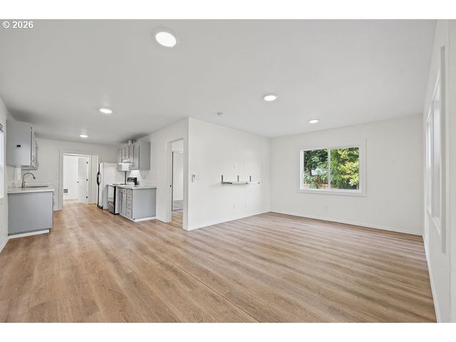 140 HANSEN Ln, Eugene, OR 97404