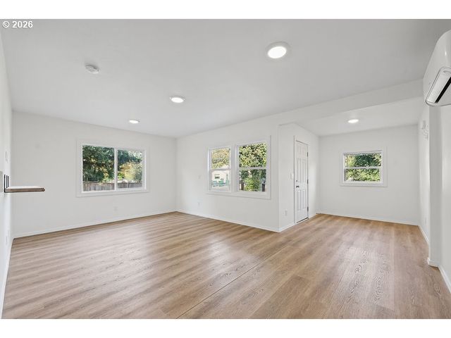 140 HANSEN Ln, Eugene, OR 97404