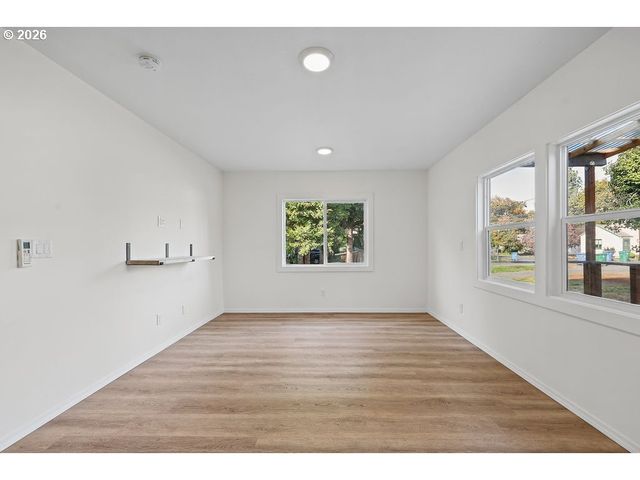 140 HANSEN Ln, Eugene, OR 97404