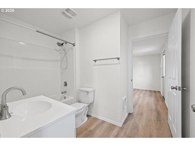 140 HANSEN Ln, Eugene, OR 97404