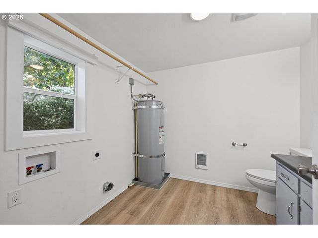 140 HANSEN Ln, Eugene, OR 97404
