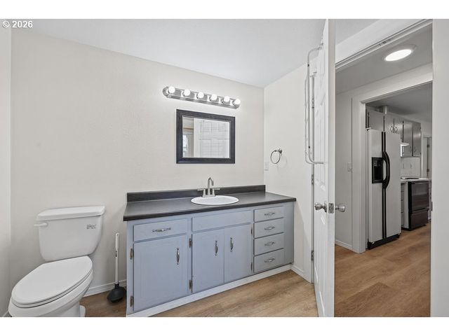 140 HANSEN Ln, Eugene, OR 97404