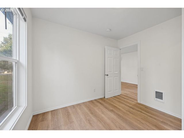 140 HANSEN Ln, Eugene, OR 97404