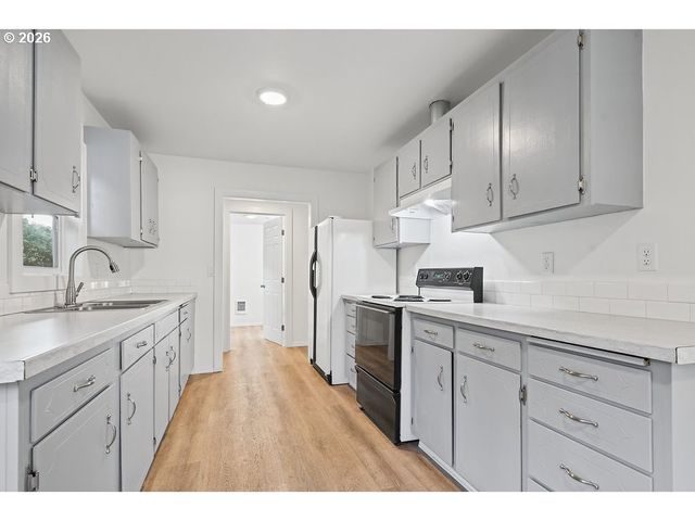 140 HANSEN Ln, Eugene, OR 97404