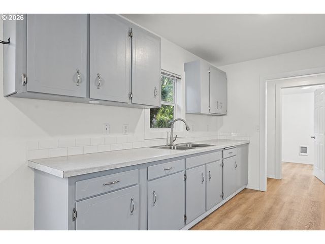 140 HANSEN Ln, Eugene, OR 97404