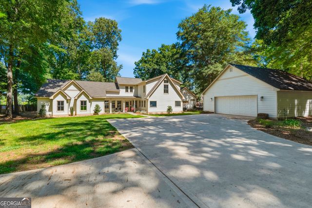 136 N Hidden Lake Drive, Eatonton, GA 31024