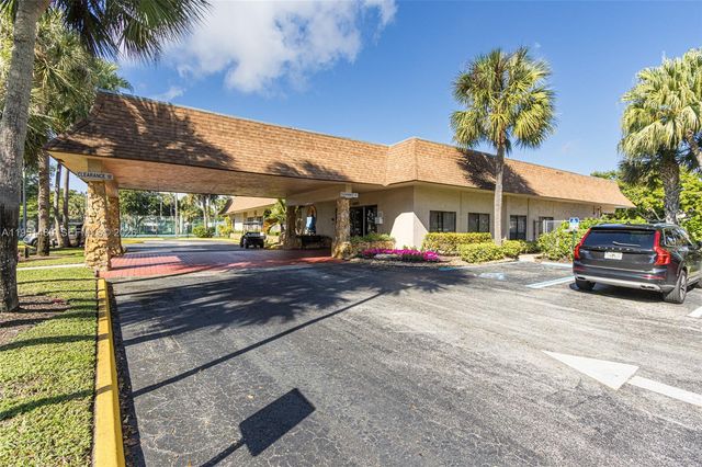 6085 N Sabal Palm Boulevard 208, Tamarac, FL 33319