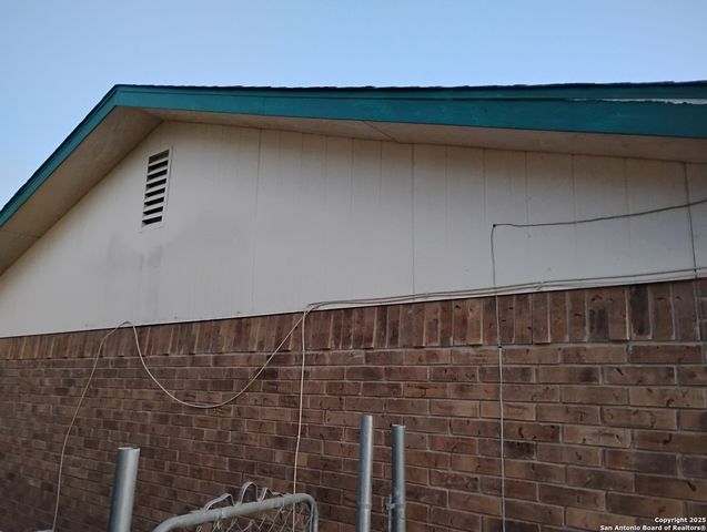 1665 Cristin Dr., Eagle Pass, TX 78852