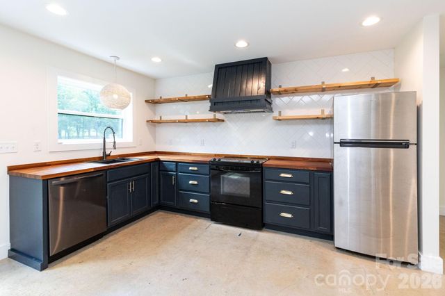 881 Burney Mountain Road, Fletcher, NC 28732