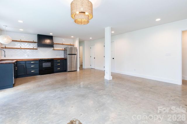 881 Burney Mountain Road, Fletcher, NC 28732