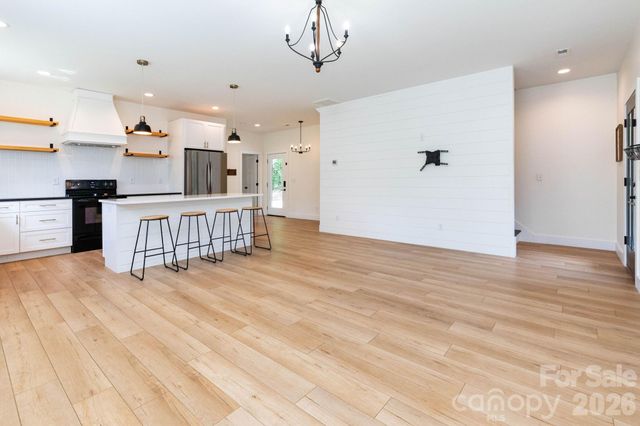 881 Burney Mountain Road, Fletcher, NC 28732