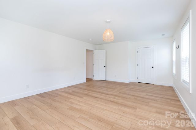 881 Burney Mountain Road, Fletcher, NC 28732